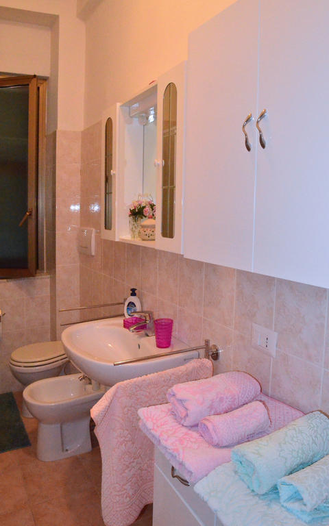 La Casa Delle Rose Room With Air Conditioning La Spezia Bilik gambar